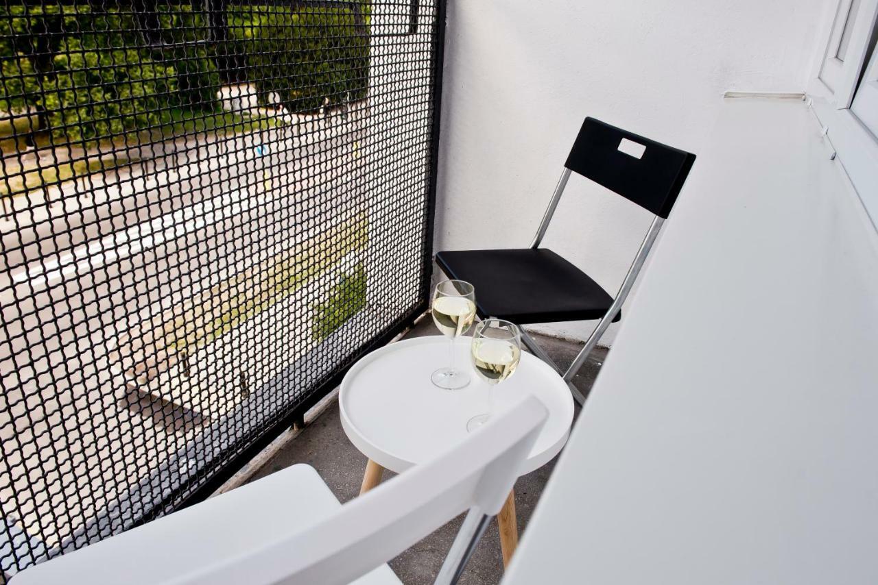 Apartament Powisle With Balcony Warsawa Bagian luar foto